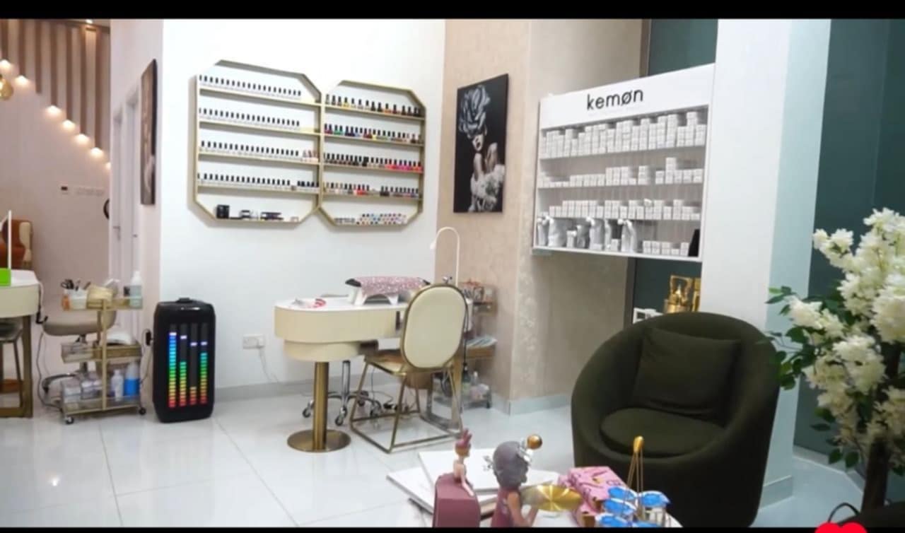 For sale an existing commercial business